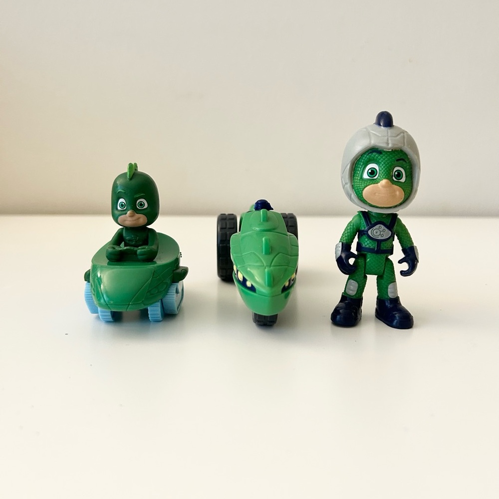 🌸PJ MASKS Kids Toy Gecko Vehicle & Action Figure